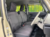 運転席シート廻りは使用感も少なく、良好な状態となっています。前オーナー様が丁寧に使っていたことがよくわかりますね。