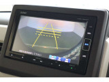 バックカメラが装備されており、後方の安全確認はもちろんのこと狭い場所での駐車や雨の日・夜間など視界の悪いコンディションでのストレスの軽減にもなります!