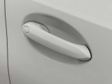コンフォートアクセス付きでキーを携帯していれば施錠、開錠が可能です。