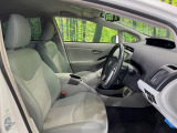 運転席シート廻りは使用感も少なく、良好な状態となっています。丁寧に使われていたことがよくわかりますね。