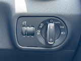 【 オートライト 】オートライトなのでライトの点け忘れを気にすることなく運転が出来ます。