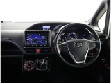 見通しのよいすっきりとした視界で、誰でも運転しやすいです。運転のしやすさは疲れにくさにも繋がりますよ♪