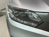 LEDヘッドライトは、点灯の瞬間から最大光量を発揮し、突然暗くなるトンネルなどでの安定感を高めます。