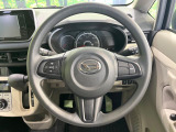 インテリアに合わせたデザインのステアリングは、運転される方のことも考え、運転しやすい形状、大きさです。是非一度、実際に触ってお確かめください。