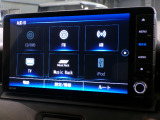 CD、DVD、Bluetooth、AM、FM、スマートフォン接続ができます。
