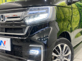 【LEDヘッドライト】悪天候や夜間走行時も良好な視界を確保し安心して運転できる高輝度LEDヘッドライトを装備!点灯速度が早く、消費電力も抑えられています。