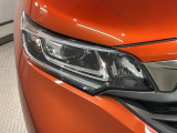 LEDヘッドライトは、点灯の瞬間から最大光量を発揮し、突然暗くなるトンネルなどでの安定感を高めます。