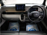 運転にかかわる様々な操作を安全に行えるように視点移動が少なく、操作性に配慮されたスイッチ類が凝縮されたコクピットです。
