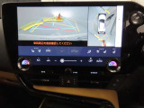 純正ナビ付です。もちろん車両後方を表示するバックガイドモニターが付いていて車庫入れ安心!
