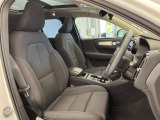 VOLVOのシートは人間工学に基づいた設計となっており長時間の運転でも疲れにくいと定評があります。