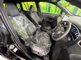 【シートヒーター&ベンチレーション】夏場は涼しい風でお尻や背中の熱やムレを防ぎ、冬はエアコンよりも早く温まってポカポカに!季節を問わず快適に過ごせます。