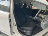 運転席まわりです。運転席からの視界が左右に広く隅々まではっきりと見渡せます!クルマの前端も把握しやすく安心して運転できます!