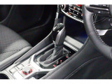 ミッションはストレート型CVTマニュアルモード付になります、CVT車ですがマニュアル感覚で運転操作ができますので運転が愉しくなります!シフトの周りにはX-MODE・ビューモニタースイッチを設置!