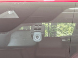 【ドライブレコーダー】安心・安全なカーライフに必須のドライブレコーダーを装備!走行中はもちろん、あおり運転や事故に遭遇した際の状況も映像で記録し、万一のリスクに備えます。