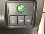 VSA装備車です。VSAはドライバーの操作と車の動きを見守っています。もし車の挙動が乱れたとき、4輪別々にブレーキをかけたり、エンジンパワーをしぼることによって車を安定させます。