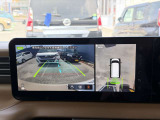 車を空から見たような映像が映る、アラウンドビューモニターで車両周辺の安全確認も一目でできます!小さなお子様や障害物も確認できるので、運転のし易さだけではなく事故防止にも役立ちます♪