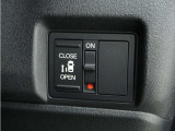 ◆片側電動スライドドア◆狭い駐車場でも乗り降りが楽々♪お子様が隣の車にドアを当ててしまう心配もございません!小さなお子様連れの方もこれで安心。