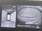 < アラウンドビューモニター >前後左右にカメラがついているので、狭い道での確認や車庫入れが苦手な方もラクラクです!