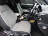 運転席のドアを開け、乗り込む際のイメージです。