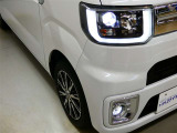 LEDヘッドライトです。デザイン性がよくとても明るいので、夜間の走行や悪天候でも安心です。しかも長寿命!