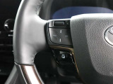 ステアリングスイッチ付き。手を離さずにさまざまな操作が可能です。