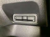 ハンドルの左下にETCがついています。高速道路の料金所の通過も楽々です。 カードの取り出しもしやすい場所についています。