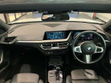 BMWの操作パネルは使いやすさを追求し日常生活で必要なボタン&スイッチを使えるようにした構造となっております。購入時から沢山触って体感してください。