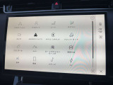 新インフォテイメントシステム「Pivi Pro」に搭載される3Dサラウンドカメラシステム。車輌AIにより車輌を含む周囲の映像を立体的に表示。よりスムーズな駐車や発進が可能となります。