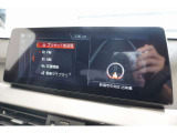 高精細ワイド・ディスプレイ: 視認性に優れた大型タッチパネルを採用。ナビゲーションだけでなく、エンターテインメント機能も鮮明に表示します。
