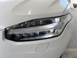 LEDヘッドライト:夜間走行時も良好な視界を確保し安心して運転できる高輝度LEDヘッドライトを装備!点灯速度が早く、消費電力も抑えられています。
