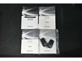 保証書・記録簿・取扱説明書と揃っていいます。キーの電池は新品にお取替えしてから納車させて頂きます。