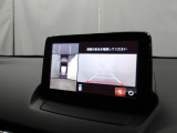 狭い場所での駐車やすれ違いなどでより的確な運転操作に役立つ360&deg;ビューモニターが装備されています。
