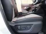 パワーシート搭載。微妙な調整が手軽にでき、ピッタリなポジションで運転することが可能です。