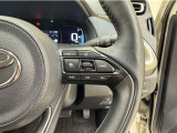 レーダークルーズコントロールを搭載しております。前車との距離をレーダーで測り一定の車間距離とスピードを保つとても便利な機能です。高速道路で楽に安心安全です!