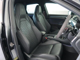 Audi車はどの車種も全てレザーハンドルです。そこにはAudiのこだわりがあり質感の高いレザーでしっかりと手に馴染み、高級感を演出します。