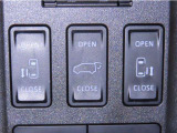両側電動スライドドアを装備しております。