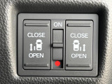 【両側パワースライドドア】スマートキーや運転席のスイッチで後席両側スライドドアの開閉が可能♪電動だから力を入れてドアを開ける必要が無く、小さなお子様でも簡単に開け閉めでき快適です♪