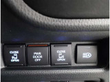 オートマチックハイビームとは、先行車や対向車のライトを認識し、ハイビームとロービームを自動で切り替える機能です。夜道の視界を確保します。詳細は販売店スタッフまでおたずねください。