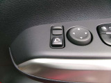 ドアミラーの鏡面の調節、格納は運転席からすべて操作できます!