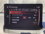 ハンドル操作をアシストすることにより車線からの逸脱回避を支援します。