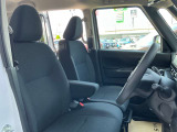 運転席・助手席は、ゆったりと座れるサイズで、長時間の運転でも快適です。