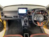 【前方視界】開放的な前方視界!運転がしやすく疲れにくいです♪窓が大きく、見通しがとっても良いおクルマですよ♪