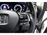 Hondaセンシングの機能のひとつ、アダプティブクルーズコントロール付!アクセルから足を離しても設定したスピードと前車との車間を保ち走行してくれます!車線維持もアシスト☆高速道路で疲労軽減ですね☆