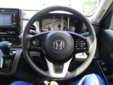 握りやすいハンドルで快適に運転可能です