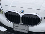 左右のキドニー・グリルの中心にはBMWのエンブレムが鎮座し、個性を放つデザイン性を兼ね備えました。