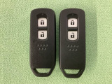 スマートキー付きですからドアロックの開閉およびエンジンスタートが楽々です。ドアの開け閉めもボタンで操作できます。スペアキーも同じものを用意しております。