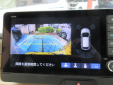 後方確認はオマカセのリアカメラ付です。雨天時や夜間のバック駐車時などで特に視界の安全確認に役立ちます。