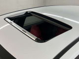 レクサス車らしい細部までこだわった高級感と見る人を一目で虜にするエモーショナルな魅力を持ち合わせております。