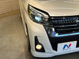【LEDヘッドライト】悪天候や夜間走行時も良好な視界を確保し安心して運転できる高輝度LEDヘッドライトを装備!点灯速度が早く、消費電力も抑えられています。