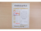 【車両検査証明書】店頭にて、クルマの状態が一目で分かる査証明書を公開中。トヨタ認定検査員が厳しく検査し、状態を点数と図解で表示しています。修復歴はもちろん、傷やヘコミの箇所や程度がご確認いただけます。